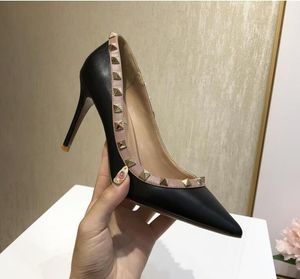 뜨거운 새로운 도착 디자이너 여성 하이힐 파티 패션 리벳 소녀 섹시한 뾰족한 신발 댄스 신발 웨딩 신발 10cm 펌프