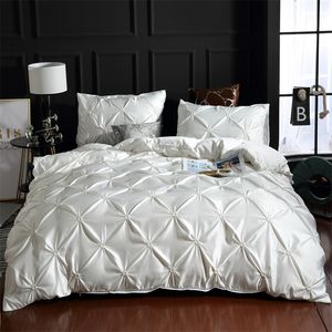 2 / 3pcs europeisk stil satin silke sängkläder uppsättning lyx nypa plåt täcke med pillowcases twin full drottning king size säng linne 201114