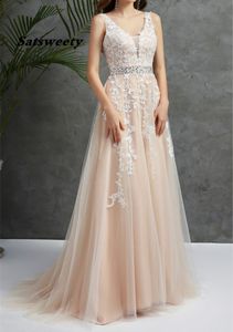 2023 Bröllopsklänningar V Neckljus Champagne Golvlängd Applique Öppna en linje Backless Bridal Dress Vestido de Noiva Mariage2593
