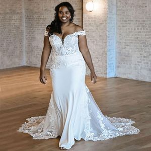 Stunning Lace Mermaid Wedding Dresses Off The Shoulder Neck Plus Size Bridal Gowns Covered Buttons Back Sweep Train robe de mariée