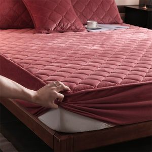 160*200cm Plush Thicken Quilted Mattress Cover Warm Soft Crystal Velvet King Queen Quilted Bed Fitted Sheet Mattress Cover Solid 201218