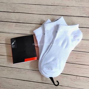 Men socks Women Cotton classic Ankle Letter Breathable black and white Football basketball Sports Sock