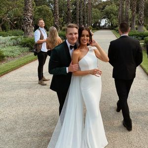 Setwell One Shoulder Mermaid Wedding Dresses Sleeveless Floor Length Simple White Country Beach Cheap Bridal Gowns