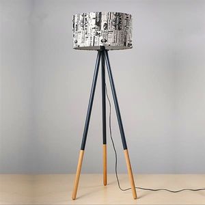 Lâmpada de assoalho de tripé vertical de madeira redonda de personalidade quente criativa com fonte de luz plugue dos EUA Lâmpadas de assoalho de alta qualidade