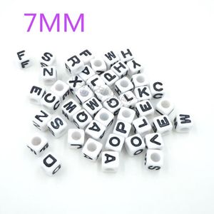 Moda Acrílico Português Alfabeto Carta Loose Cubo Plástico DIY Beads Misture todas as letras 7mm 100 peças A1111 Y200730