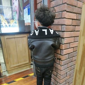 Ny Autumnwinter Leather Jacket Baby Girlboy Kids Cool Black Coat Clothing Faux Letter Thick Jacket 201104