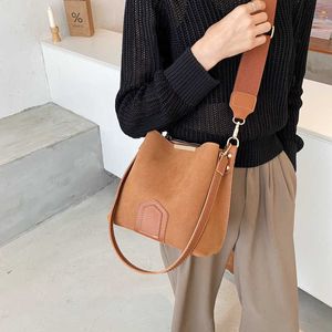 Vintage Scrub Leather Bucket Valentine Bags For Women 2022 Trending Designer Crossbody Shoulder Luxury Handbags Wide Shoulder Belt Bag