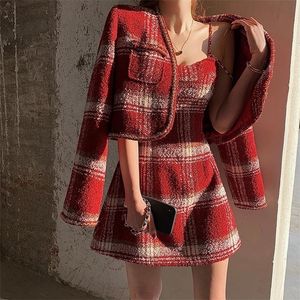 Winter Female Chic Woolen Two-Piece Sets Christmas Red Hepburn Style Jacket + Plaid Suspender Dress Suits 220221