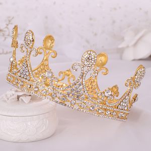 2021 Vacker Princess Headwear Chic Bridal Tiaras Tillbehör Stunning Kristaller Pärlor Bröllop Tiaras och kronor 12106