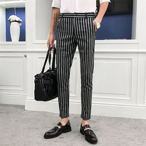 Estilo Britânico Outono Casual Vestido Calças Stripe Calças Homens Designer Marca Slim Fit Mens Terno Pant Calçados Homens Roupas 201109