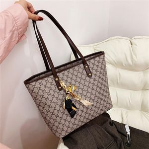 2022 Factory Wholesale New One shoulder hand autumn Korean fashion tote women's armpit bag KGZ2