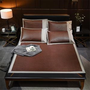 Wysokiej Jakości Lato Cool Mat Dopasowany arkusz Set Indonezyjska Osłona łóżka Śpiąca Mata Składana Bedspread 2 lub 3 sztuk / Zestaw Brown Bed Set T200703