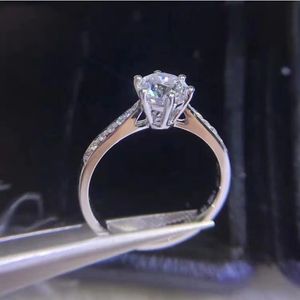 925 Sterling Silver 6.5mm Silver Ring Fine jewelry Round Cut 1ct IJ Anniversary Wedding Diamond Rings for Girlfriend Y200321