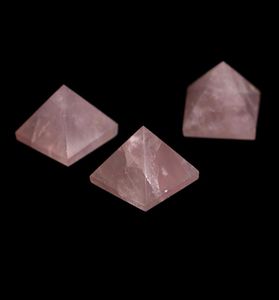 Natural Crystal Pyramid Pierra Gemstone Novità Articoli Rose Quartz Point Chakra Reiki Healing Feng Shui Energia Spirituale Statua Statua Decorazione figurina Arti e mestieri rosa