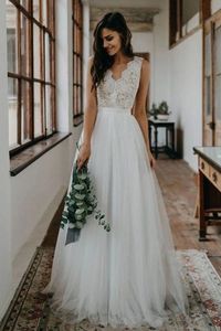 Abiti da sposa in pizzo bohémien senza schienale 2020 Elegante scollo a V senza maniche in morbido tulle Beach Abiti da sposa Boho Custom Made Robe de Mairee