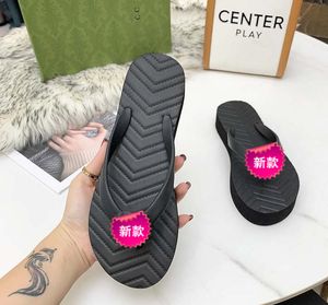 2022 Slippers Eva Clip-on dikke bodem flip-flops dames platte schoenen damesschoenen hoge hakken