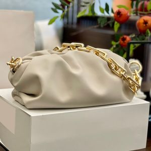 Kalın zincir dana derisi altın zincir tek omuz askılı çanta yumuşak ve rahat bulut çanta bayanlar tasarımcı yüksek kaliteli el akşam bagg atmosferik moda