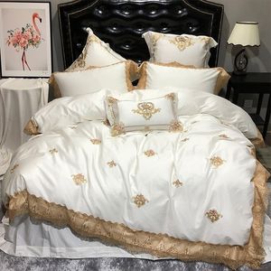 Oriental Broderi Luxury Royal Bedding Egypian Bomull Lace Golden White Queen King Bed Sänglinne Sheet Duvet Cover Set 201120