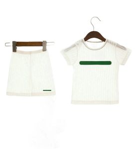 1-5ageキッズデザイナー服セット夏の赤ちゃん男の子の女の子クラシックパターンTシャツパンツセットコットン薄い通気性ファッションシャツショーツ2ピースG227