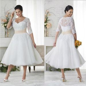 Vintage 2022 Appliques in pizzo Plus Size Abiti da sposa bohémien con mezze maniche trasparenti Anni '50 Scollo a V Lunghezza tè Una linea Abiti da sposa da spiaggia