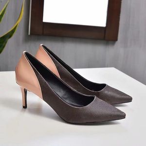 Vente chaude-Classiques Femmes chaussures Sandales mode Plage Fond Épais Chaussures Habillées Alphabet dame Sandales En Cuir Chaussures À Talons Hauts diapositives chaussure