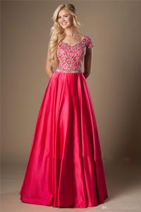 Fuchsia Gold Appliques Lång A-Line Modest Prom Klänningar med Cap Sleeves Klassisk Golv Längd College Girls Formal Evening Wear Party Gowns