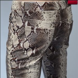 Moda męska Slim Faux Python nadruk węża spodnie skórzane męska osobowość PU skórzane spodnie Chandal męskie wysokiej jakości 201110