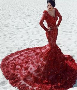 Elegancki Dubaj Arabski Plus Size Luksusowe Czerwone Koronki Syrenki Suknie Wieczorowe Zroszony Kryształy V Neck Długie Rękawy Wielopięciowe Suknie Wieczorowe