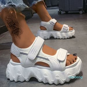 2022 Designer sandaler kvinnor gladiator 6cm plattform häl sommar mode kvinnor chunky strand sandal öppen tå bekväm toppkvalitet