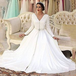 エレガントなモロッコのカフランアラビアドバイホワイトサテンイブニングドレスAライン長袖Vネックボタンアップリケレースの花の正式なウエディングドレス