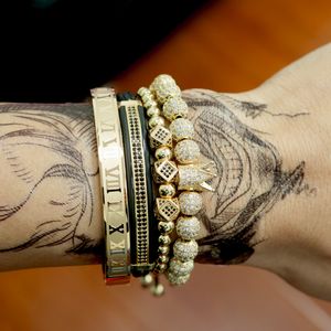 Män armbandsmycken 4st/set Crown Charms Macrame Pärlor Armband Rätning Man Luxury Jewelry for Women Armband Gift YQ240403