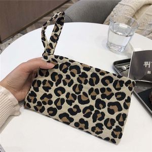 Mobiltelefonpåse plånbok tyg konst hand bär liten tygväska mode svart och vit leopard tryck enkel fritid jacquard tygpåse