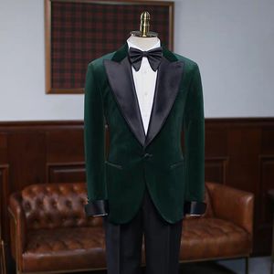 New Arrival Green Mens Suits Custom Made Business Tuxedos One-Button Black Lapel Groom Wear Custom Made Casual Business 2 Pieces Suits