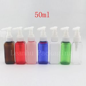 50 ml x 50 leere, schöne Farbe, quadratische Form, kosmetische Lotionsflasche mit weißer Cremepumpe, Kunststoffbehälter, Make-up-Verpackung, gute Verpackung