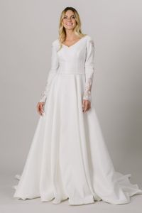 Eleganti abiti da sposa modesti in raso a-line Maniche lunghe con scollo a V Appliques in pizzo Abiti da sposa LDS Maniche lunghe Abito da sposa su misura Bottoni