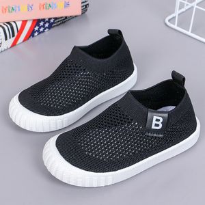 Unisex Oddychająca Mesh Tkanina Toddler Boy Casual Trampki Letnie Dzieci Buty Sportowe Miękkie Dolne Niepoślizgowe Slip On Kids Shoe Lj200907