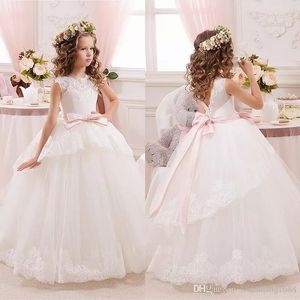 Prinzessin Ballkleid Weiße Spitze Blume Mädchen Kleider für Hochzeiten Günstige Tüll Gürtel Bogen Knoten Benutzerdefinierte Erstkommunion Kleid Kleid