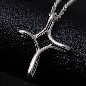 S925 Sterling Silber Überzogene Twisted Hollow Out Kreuz Anhänger Halskette für Frauen Christian Schmuck Schönes Geschenk Großhandelspreis