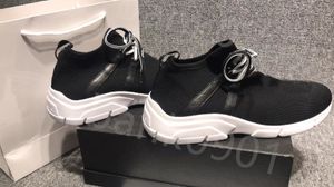 Lüks Tasarımcı Ayakkabı Patent Deri Sağ Üçgen Kadın Spor Ayakkabıları Toptancı Fiyat Gerçek Deriler Siyah Canvas Trainers5 Toz çantası Boyutu 35-41
