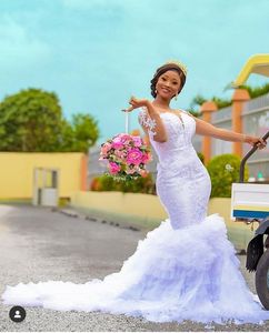 Elegant långärmad sjöjungfru bröllopsklänningar 2021 Sheer Jewel Neck Lace Applique Ruffles Tiered Kjolar Afrikanska Nigerian Garden Bridal Gowns