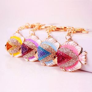 Creativo intarsio di diamanti colore cartone animato pesce tropicale portachiavi borsa da donna accessori animali portachiavi auto pendente in metallo