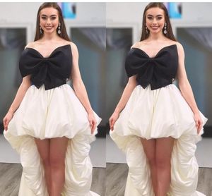 Seksi Beyaz Ve Siyah Bir Çizgi HI LO Abiye Pileler Ruffles Balo Elbisesi Örgün Elbise Özel Durum Parti Abiye Vestidos De Fiesta