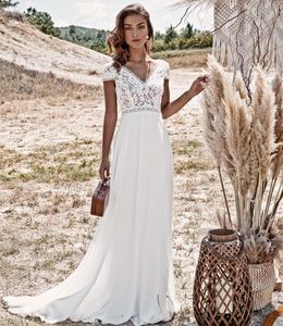 Vintage Lace Boho Bohemian Bröllopsklänning 2021 A-Line Simple Beach Bridal Gowns Chiffon V-Neck Brush Train Backless Vestidos de Novia