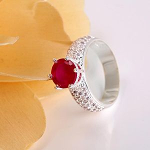 Wedding Rings Red Oval Stone Kvinnor Ring Lycklig moln Micro Paved CZ Classic Engagement för fru Kärlek Lyx Smycken