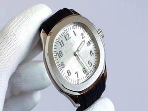 Herrenuhr im neuen Stil, automatisches graviertes Uhrwerk, Glasrückseite, silbernes Zifferblatt, Saphirglas, Schweißband, Gummiband