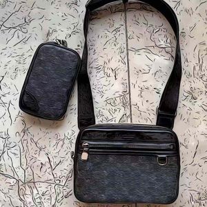 0018 Design a stylish two-piece set Messenger small postman bag suitable for the fashionable choice of daily life