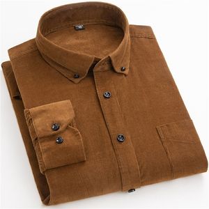 Plus storlek 6xl Autumn/Winter Warm Quality 100%Cotton Corduroy Long Sleeved Button Collar Smart Casual Shirts For Men bekväm 220222