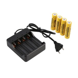 18650 Pil Şarj 4 Yuvaları AC 110 V 220 V 4.2 V Akıllı Dört Li-Ion Şarj Edilebilir Piller için Şarj Fener