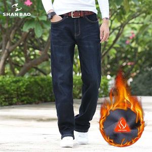 Shan Bao Mäns Straight Loose Winter Jeans Fleece Tjock och bekväm Varm Varumärke Kläder Business Casual Stor storlek 211108