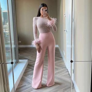 Luxury Muslim Light Pink Jumpsuit Aftonklänningar Beaded Crystals Pearls Sequins Toppfjäder Långärmade Arabiska Dubai Bride Kvinnor Formell Party Gowns Prom Dress